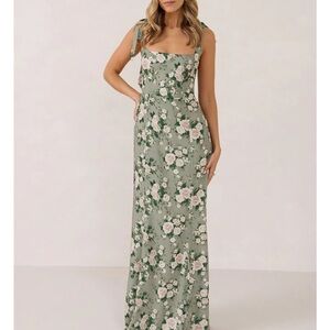 Chic Floral Maxi Dress in Green
